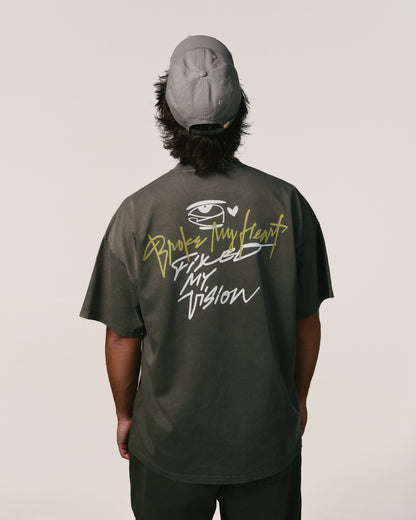 Tricou oversized unisex Hoppers Broke My Heart verde inchis, vedere din spate, hip hop takeovers