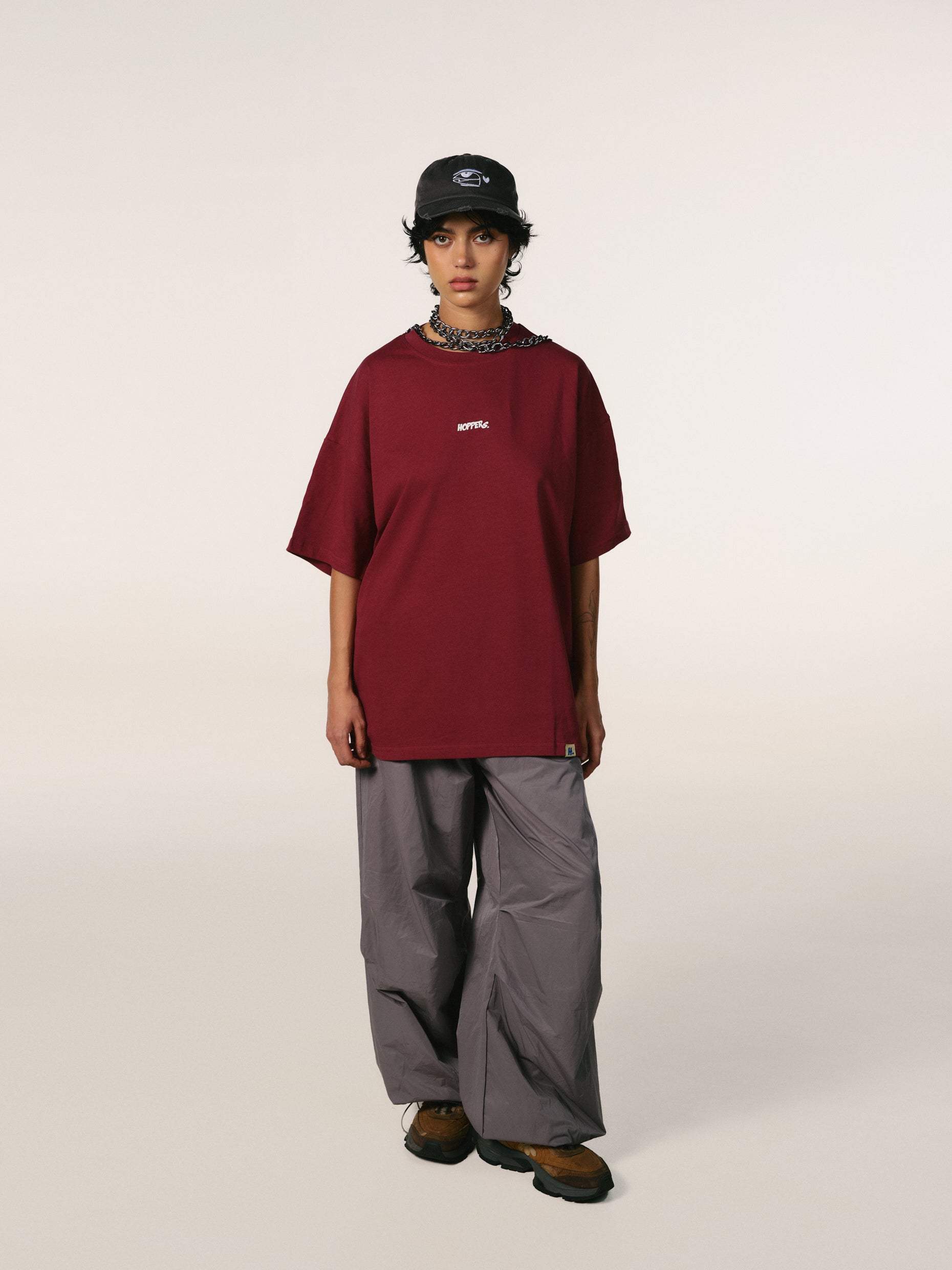 Tricou oversized unisex Hoppers Everybody Loves You bordo, vedere frontala pe model, hip hop takeovers
