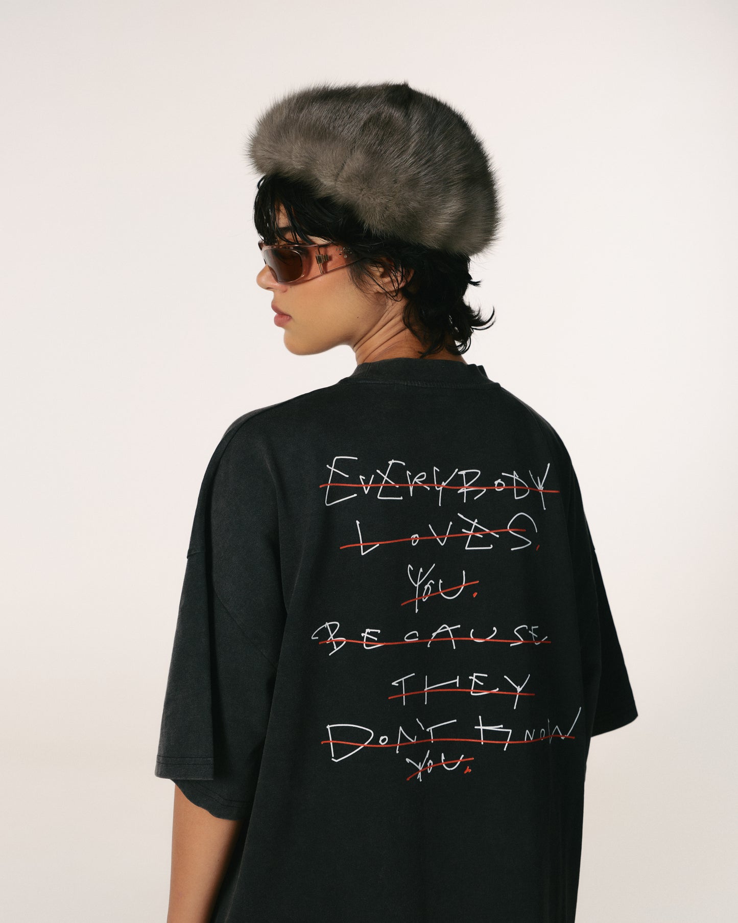 Tricou oversized unisex Hoppers Everybody Loves You negru, vedere din spate, hip hop takeovers
