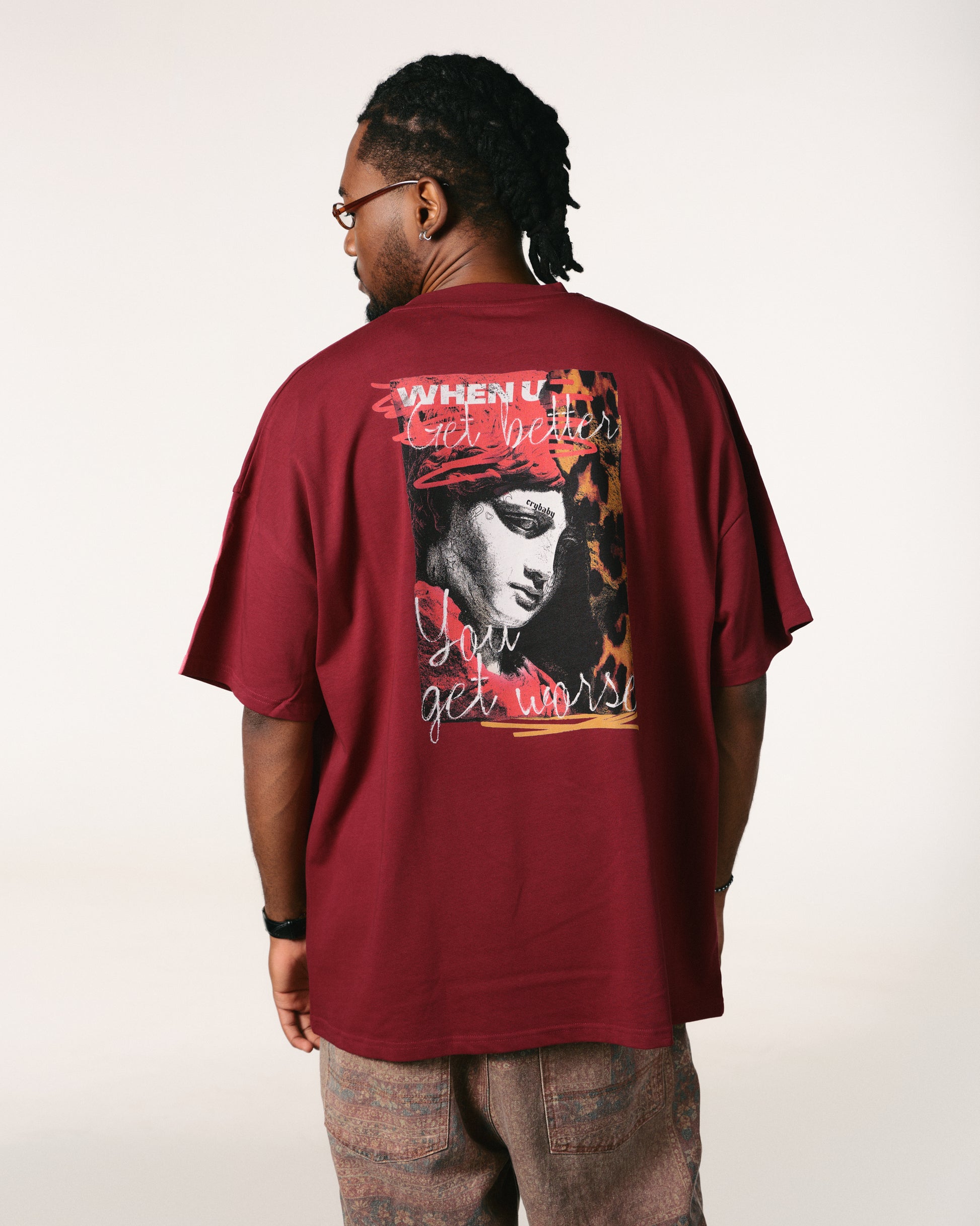 Tricou oversized unisex Hoppers Get Better bordo, vedere din spate cu print grafic, hip hop takeovers

