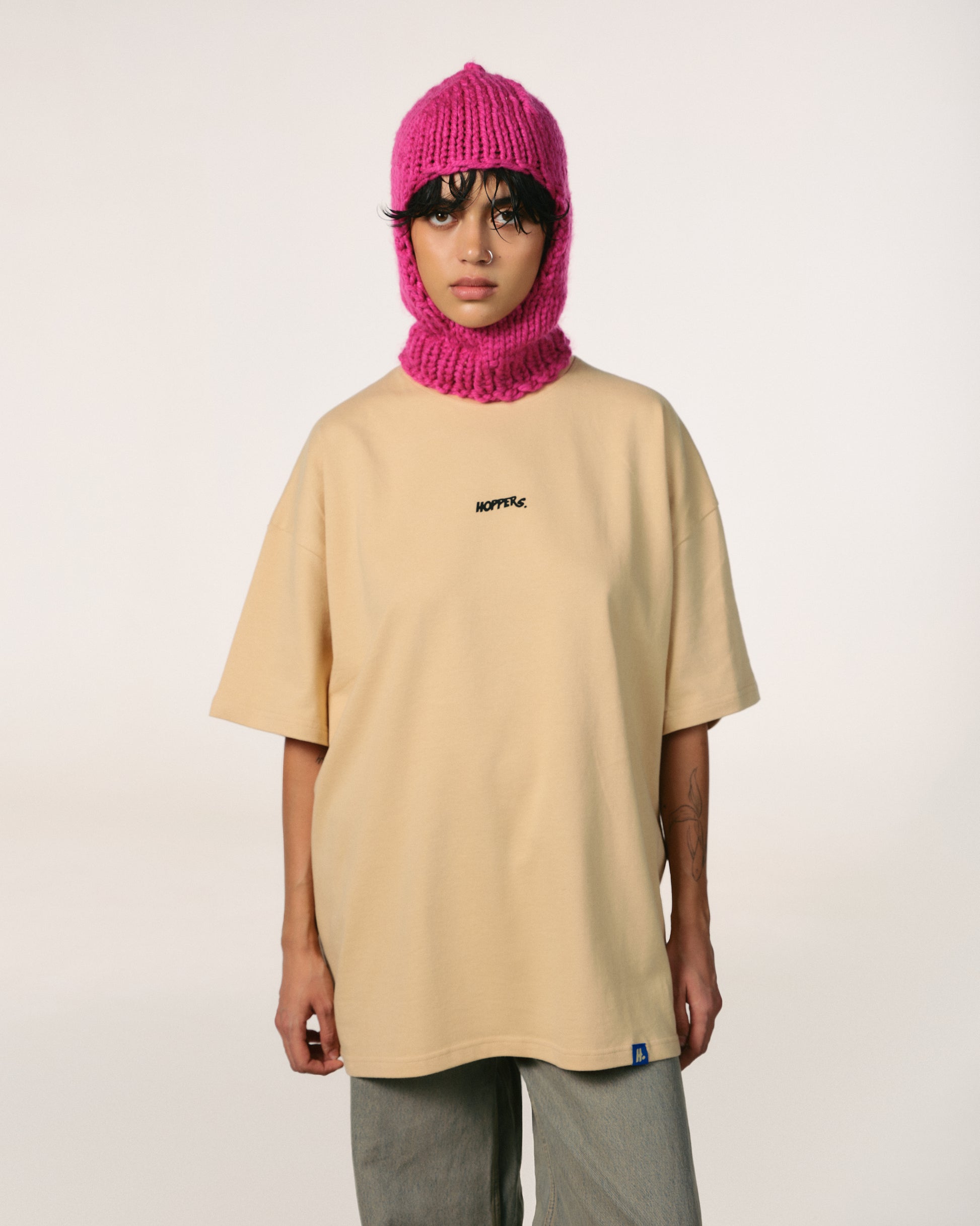Tricou oversized unisex Hoppers Talking to Myself lemon meringue, vedere frontala pe model, hip hop takeovers
