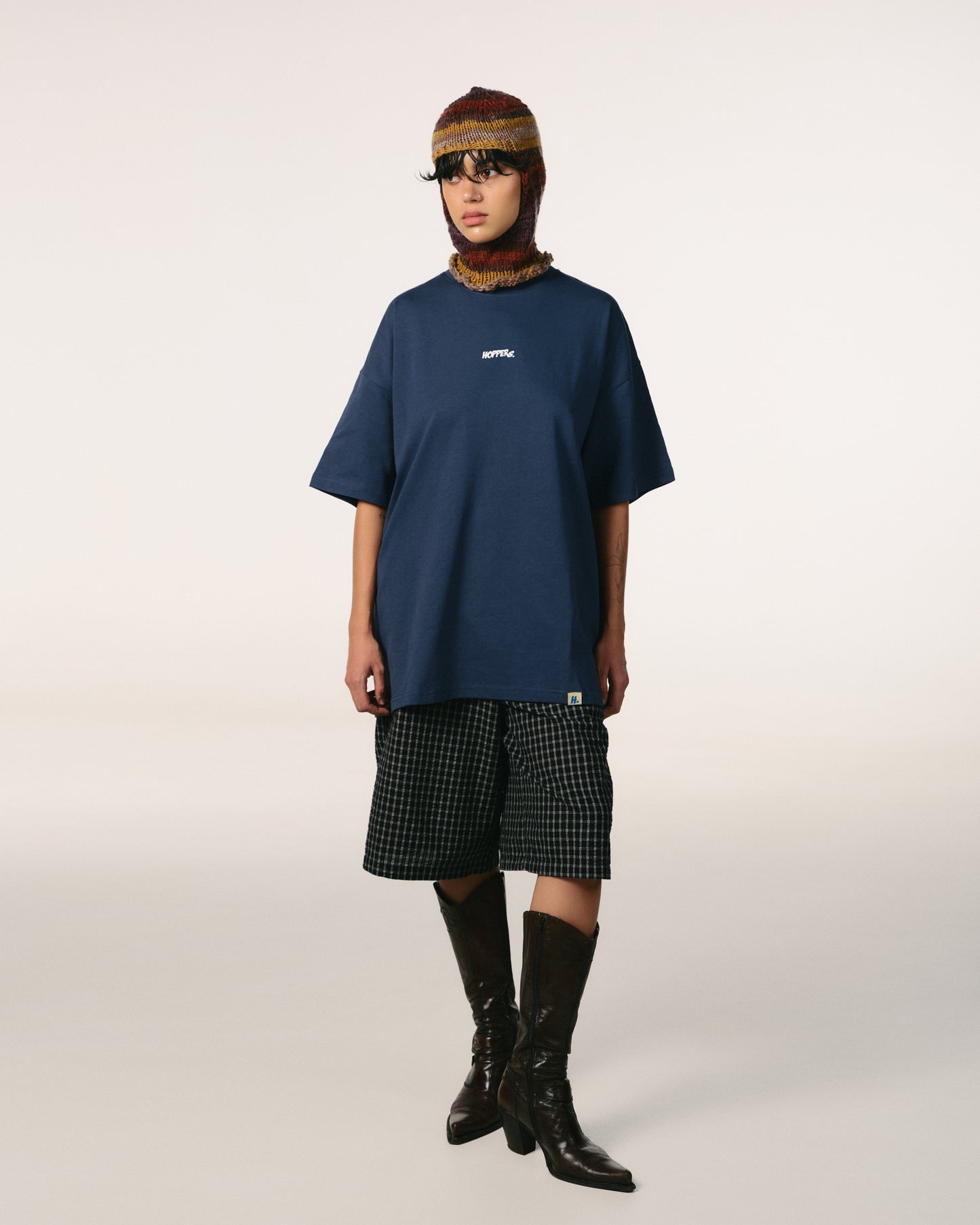 Tricou oversized unisex Hoppers Talking to Myself navy blue, vedere frontala pe model, hip hop takeovers
