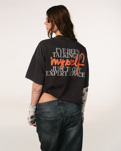 Person wearing a black t-shirt with text on the back, standing against a plain background Tricou oversized unisex Hoppers Talking to Myself vintage grey, vedere din spate, hip hop takeovers
